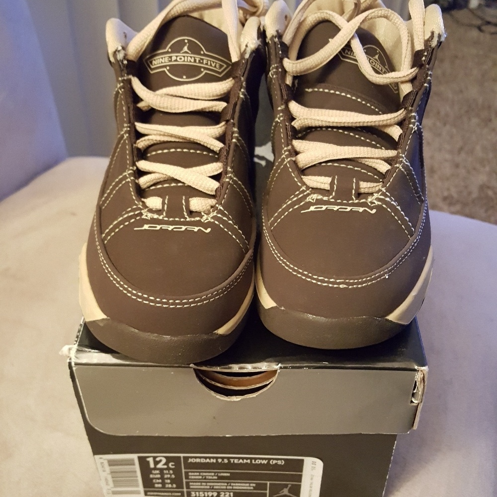 🙌🏀JORDAN'S 9.5 Team Low - Never Used (NIB)🏀🙌